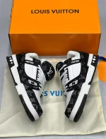 کتونی لویی ویتون مدل ترینر به رنگ مشکی و سفید