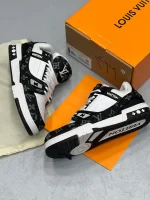 کتونی لویی ویتون مدل ترینر به رنگ مشکی و سفید