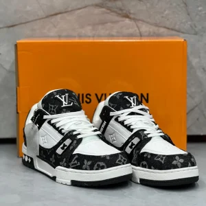 کتونی لویی ویتون مدل ترینر به رنگ مشکی و سفید