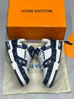 کتونی لویی ویتون مدل ترینر به رنگ آبی و سفید