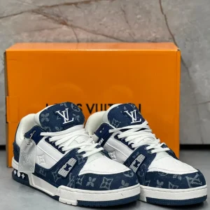 کتونی لویی ویتون مدل ترینر به رنگ آبی و سفید