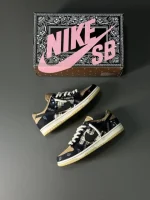 کتونی نایکی اس بی دانک با طرح باندانا، رنگهای متنوع، نمای بالا