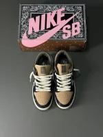 کتونی نایکی اس بی دانک با طرح باندانا، رنگهای متنوع، نمای بالا