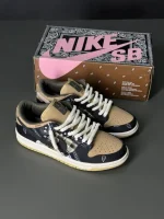 کتونی نایکی اس بی دانک با طرح باندانا، رنگ‌های متنوع، نمای بالا