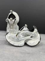 کتونی سفید بالنسیاگا مدل 10XL با طراحی خاص و سایز بزرگ