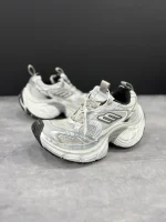 کتونی سفید بالنسیاگا مدل 10XL با طراحی خاص و سایز بزرگ