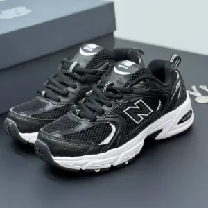 کتونی نیوبالانس ۵۳۰ مشکی کلاسیک با رویه چرم و مش و زیره مقاوم