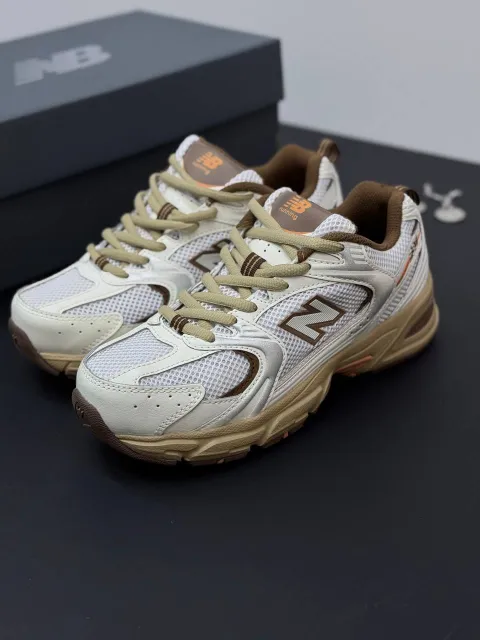 new-balance-530-brown-white (4) کتونی نیوبالانس 530 سفید قهوه ای با رویه چرم و مش و زیره مقاوم