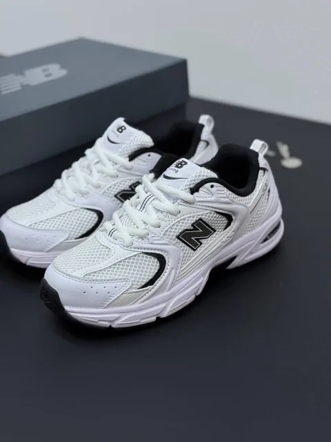 new-balance-530-white-&-black (2) کتونی نیوبالانس ۵۳۰ سفید و مشکی با رویه چرم و مش و زیره مقاوم