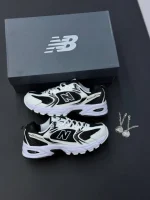 کتونی نیوبالانس ۵۳۰ مشکی سفید با رویه چرم و مش و زیره مقاوم