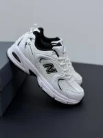 کتونی نیوبالانس ۵۳۰ سفید و مشکی با رویه چرم و مش و زیره مقاوم