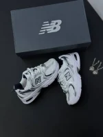 کتونی نیوبالانس 530 سفید سورامه ای ، سبک و راحت برای استفاده روزانه