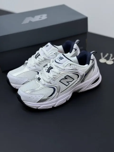 new-balance-530-white-blue (2) کتونی نیوبالانس 530 سفید سورامه ای ، سبک و راحت برای استفاده روزانه