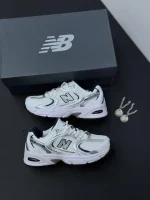 کتونی نیوبالانس 530 سفید سورامه ای ، سبک و راحت برای استفاده روزانه