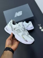 کتونی نیوبالانس 530 سفید نقره ای، سبک و راحت برای استفاده روزانه