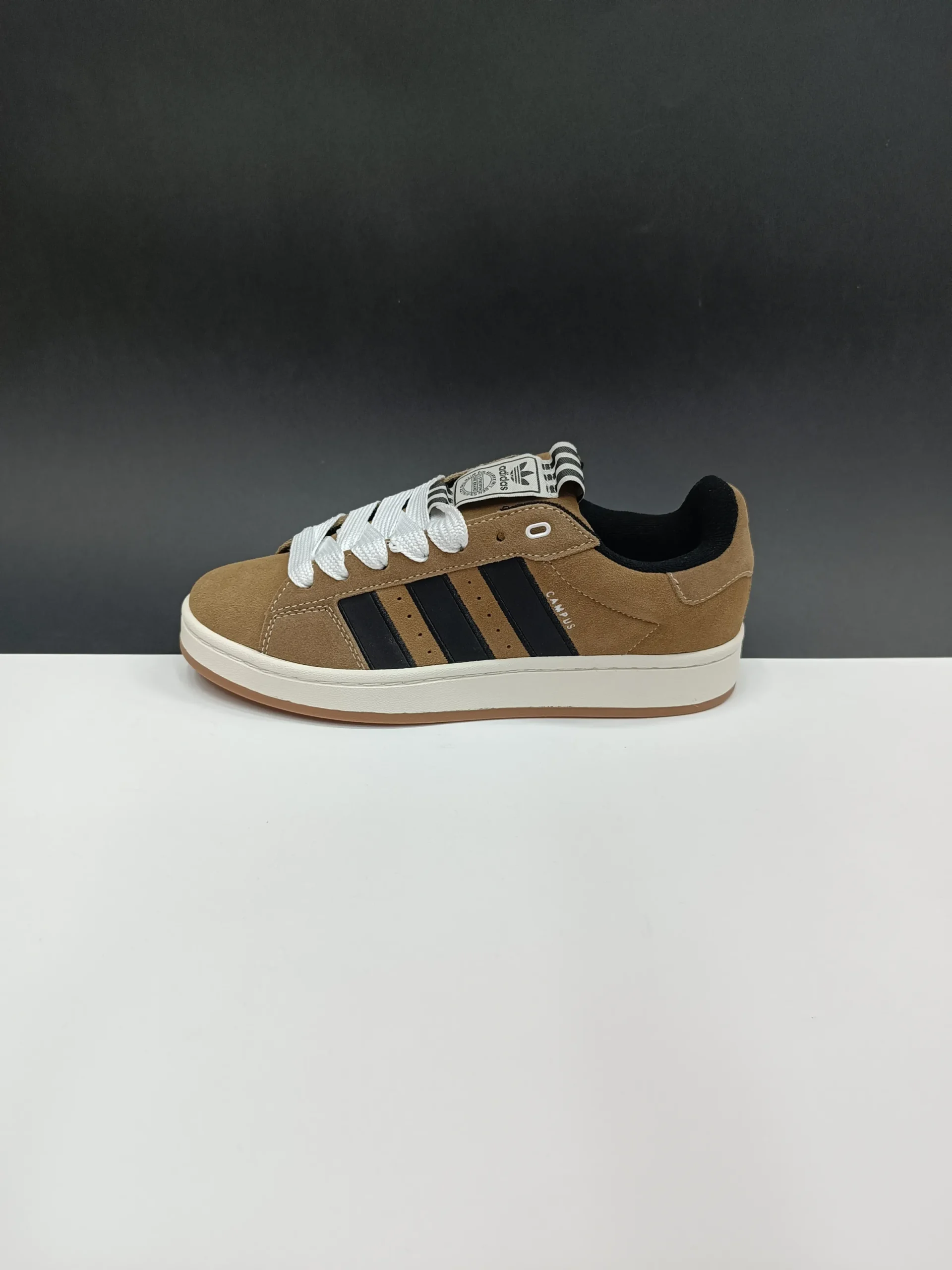 Adidas-campus-brown کتونی آدیداس کمپس با رویه جیر قهوه ای و سه خط مشکی کلاسیک