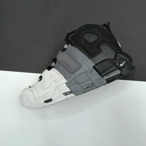 کتونی نایکی ایر آپتمپو tri-color با رنگ‌بندی سفید، مشکی