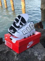 کتونی نایکی اِیر آپتمپو سفید با رنگبندی سفید، مشکی