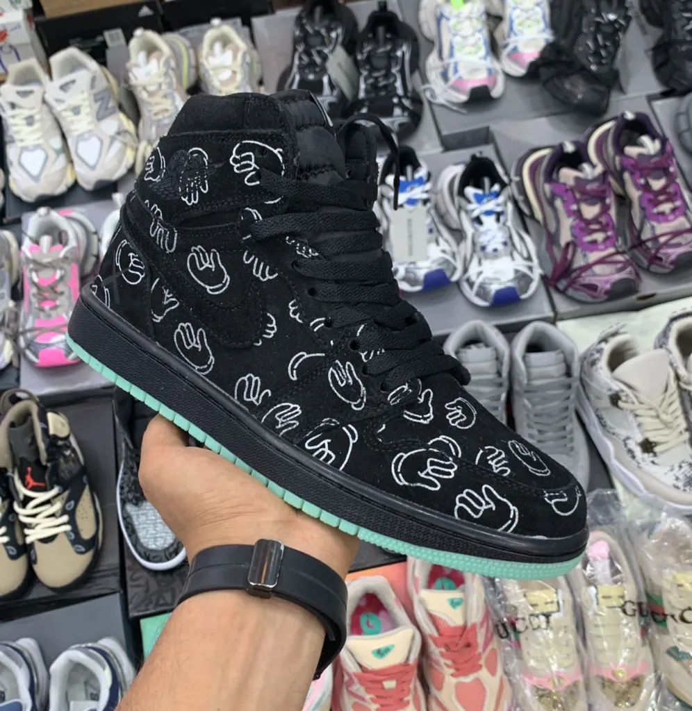 Air-jordan1-high-kaws کتونی جردن 1 ساقدار کاز کیفیت مستر