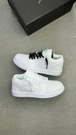 کتونی ایر جردن 1 تمام سفید با لوگوی نایک برجسته