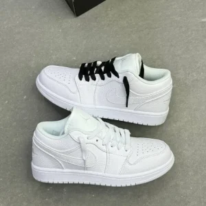 کتونی ایر جردن 1 تمام سفید با لوگوی نایک برجسته