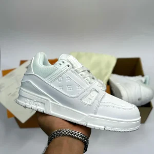 کتونی لویی ویتون مدل ترینر سفید با طراحی شیک و لوکس