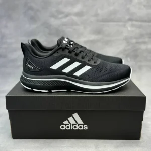 کتونی رانینگ آدیداس آلفا بونس مشکی و سفید، نمای سه رخ