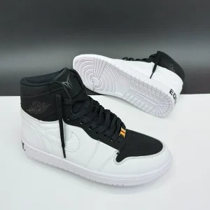 کتونی نایکی جردن 1 ایکوالیتی با طراحی مینیمال و پیام اجتماعی "Equality"، نمادی از برابری و عدالت.