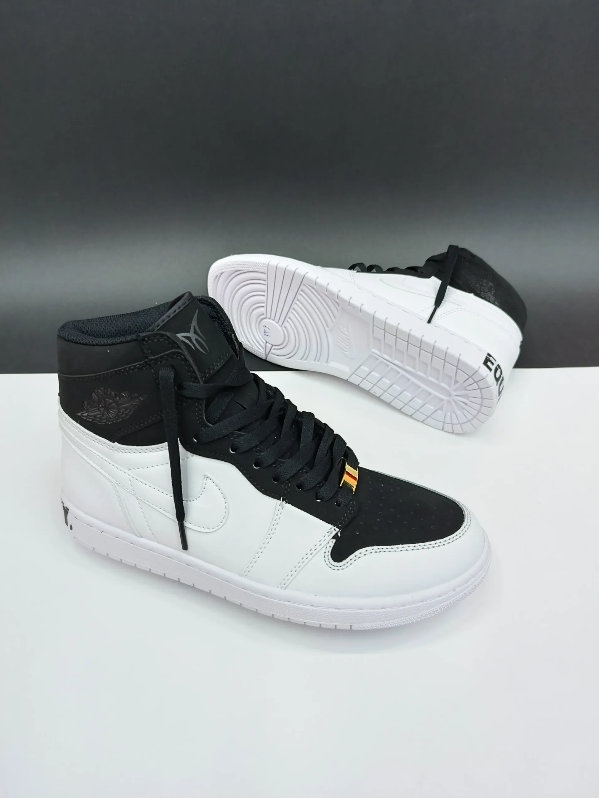 air-jordan1-high-equality کتونی نایکی جردن 1 ایکوالیتی با طراحی مینیمال و پیام اجتماعی "Equality"، نمادی از برابری و عدالت.