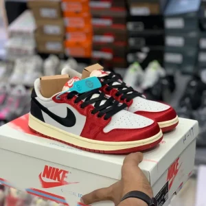 کتونی جردن 1 ترافی روم