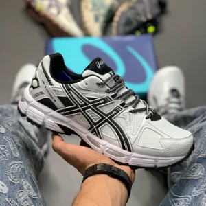 کتونی اسیکس ژل کاهانا 8 سفید و مشکی - نمای کناری و کف کفش