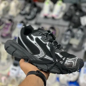 کتونی بالنسیاگا 3XL مشکی با طراحی منحصر به فرد و زیره برجسته