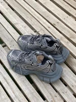 کتونی بالنسیاگا 3XL خاکستری نقره‌ای با طراحی منحصر به فرد و زیره برجسته