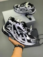 کتونی بالنسیاگا رانر سفید و مشکی با زیره ضخیم، نمای روبرو