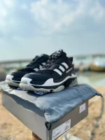 کتونی بالنسیاگا آدیداس با طراحی منحصر به فرد و رنگبندی جذاب، همراه با فول پک شامل شناسنامه، شوز بگ و بند اضافی