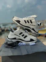 کتونی بالنسیاگا آدیداس با طراحی منحصر به فرد و رنگبندی جذاب، همراه با فول پک شامل شناسنامه، شوز بگ و بند اضافی