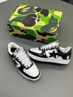 کتونی بیپستا مشکی سفید با لوگوی ستاره‌ای شکل و باکس مخصوص