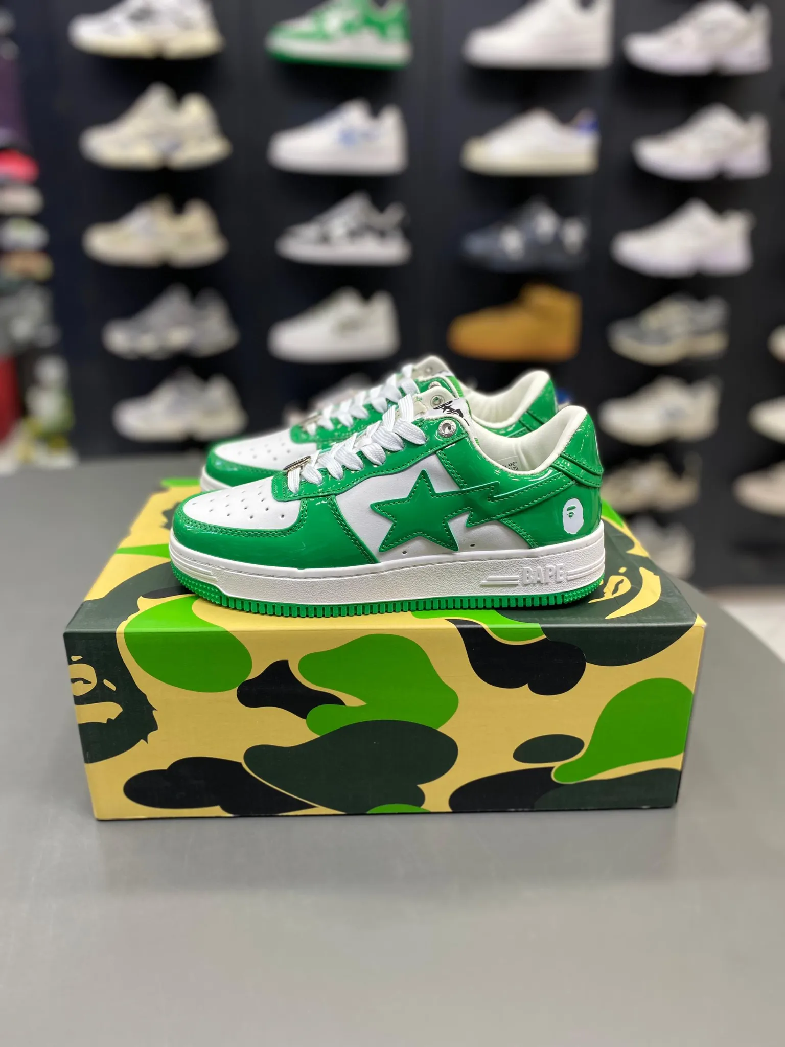 bapesta (14) کتونی بیپستا سبز سفید با لوگوی ستارهای شکل و باکس مخصوص