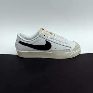 کتونی نایکی بلیزر سفید با تیک مشکی، کلاسیک و شیک