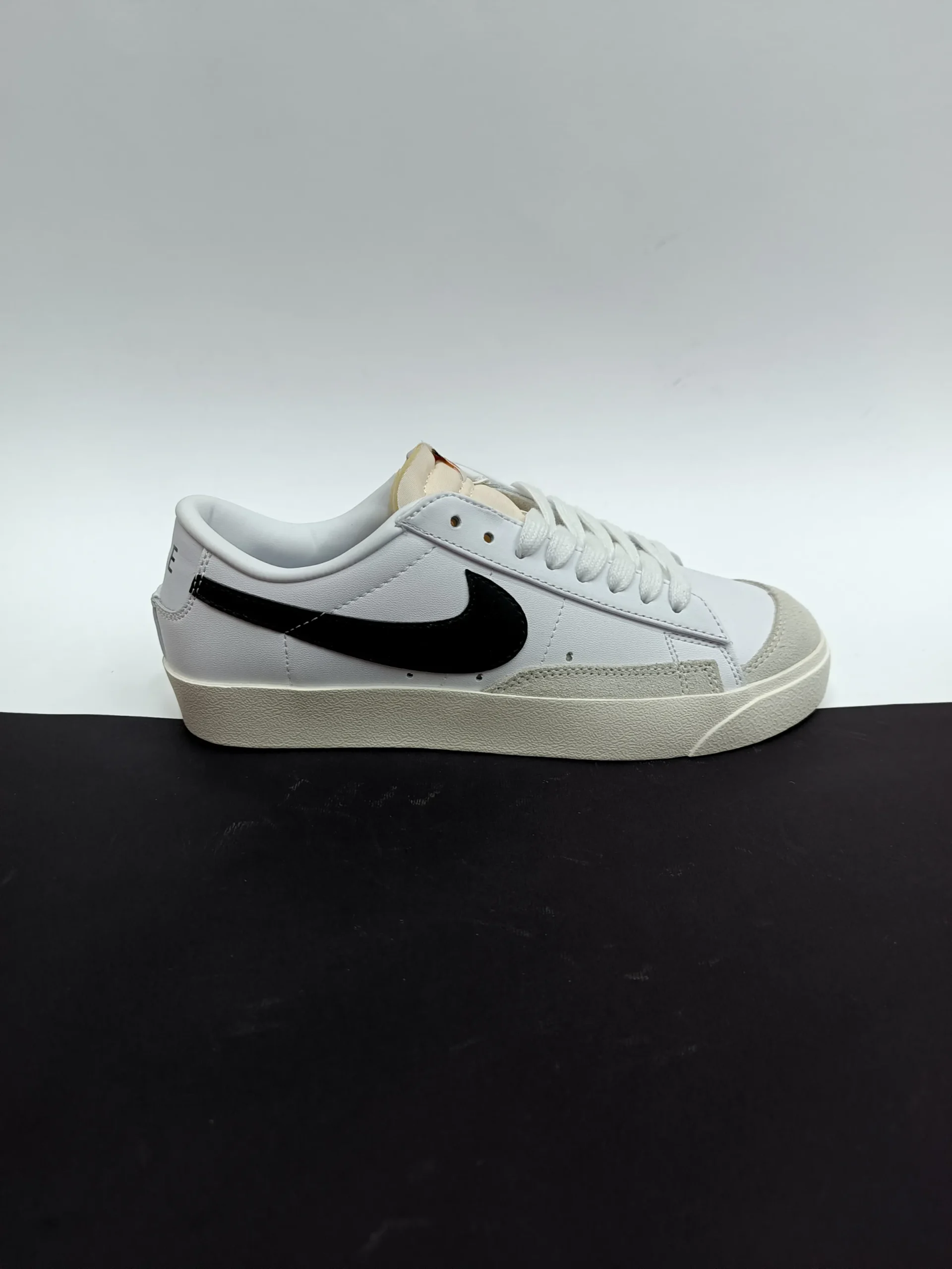 blazer-low-vintage77 کتونی نایکی بلیزر سفید با تیک مشکی، کلاسیک و شیک