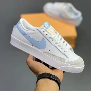 کتونی نایکی بلیزر سفید با تیک آبی، کلاسیک و شیک