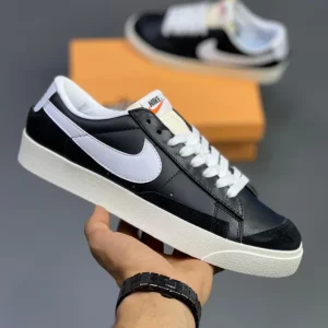 کتونی نایکی بلیزر مشکی با تیک سفید، کلاسیک و شیک