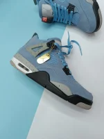 کتونی ایر جردن 4 یونیورسیتی بلو با رنگ آبی روشن و سفید