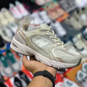 کتونی نیوبالانس 530 کرمی، سبک و راحت برای استفاده روزانه