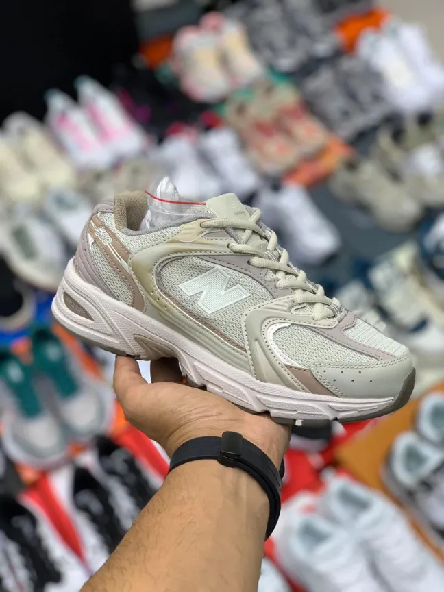 newbalance-530 (2) کتونی نیوبالانس 530 کرمی، سبک و راحت برای استفاده روزانه