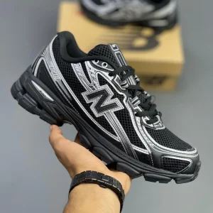 کتونی نیوبالانس 740 مشکی نقره‌ای با طراحی مدرن و وزن سبک مناسب پیاده‌روی