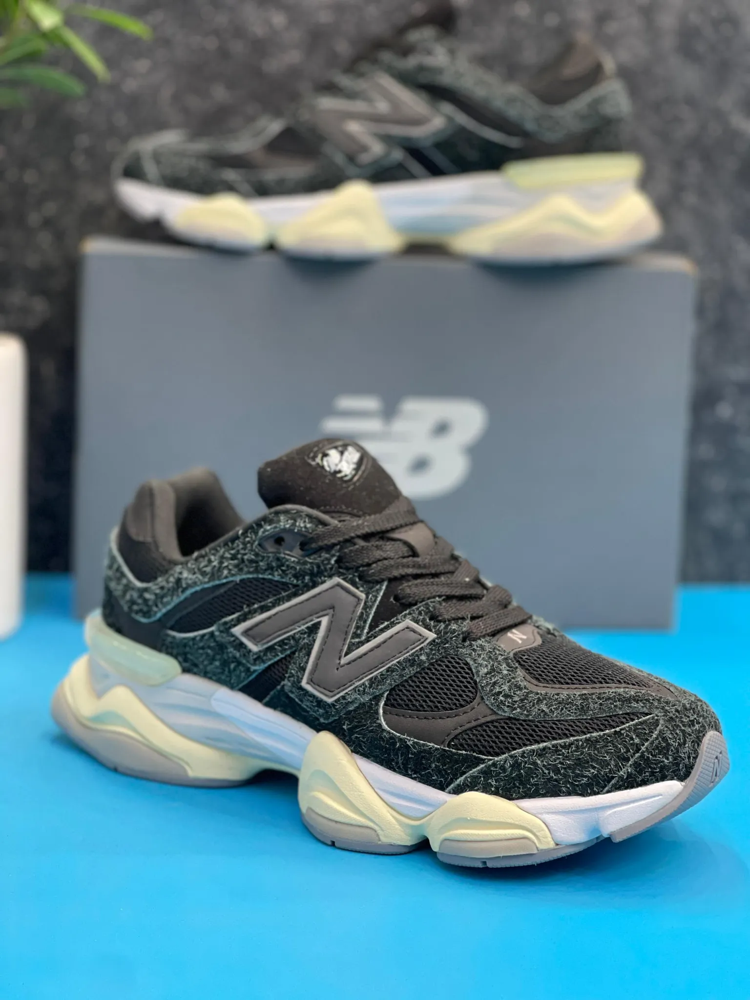 newbalance-9060-black-sea-salt (2) کتونی نیوبالانس 9060 به رنگ مشکی زیره سفید با طراحی مدرن و جذاب