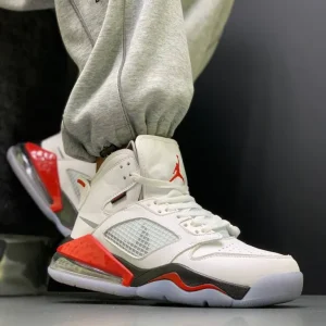 کتونی نایکی جردن مارس 270 سفید و قرمز - نمای کناری