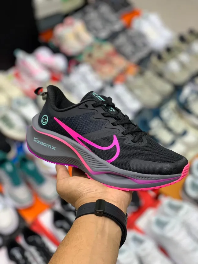 nike-zoomx (6) کتونی رانینگ نایکی زوم ایکس مشکی و صورتی، نمای جانبی