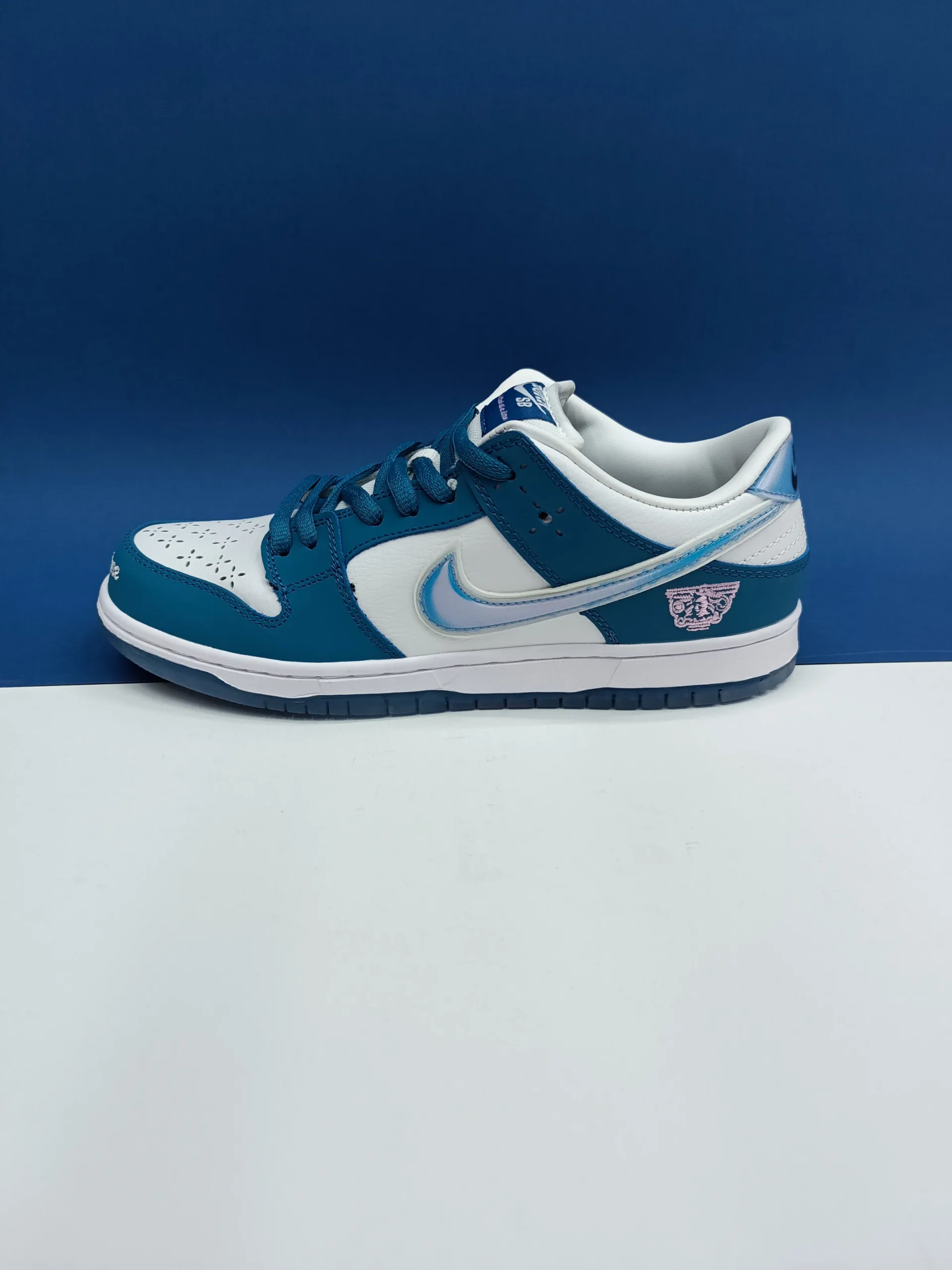 sb-dunk-born (2) کتونی نایکی اس بی دانک در همکاری با برند Born با طراحی منحصر به فرد و کیفیت ساخت بالا